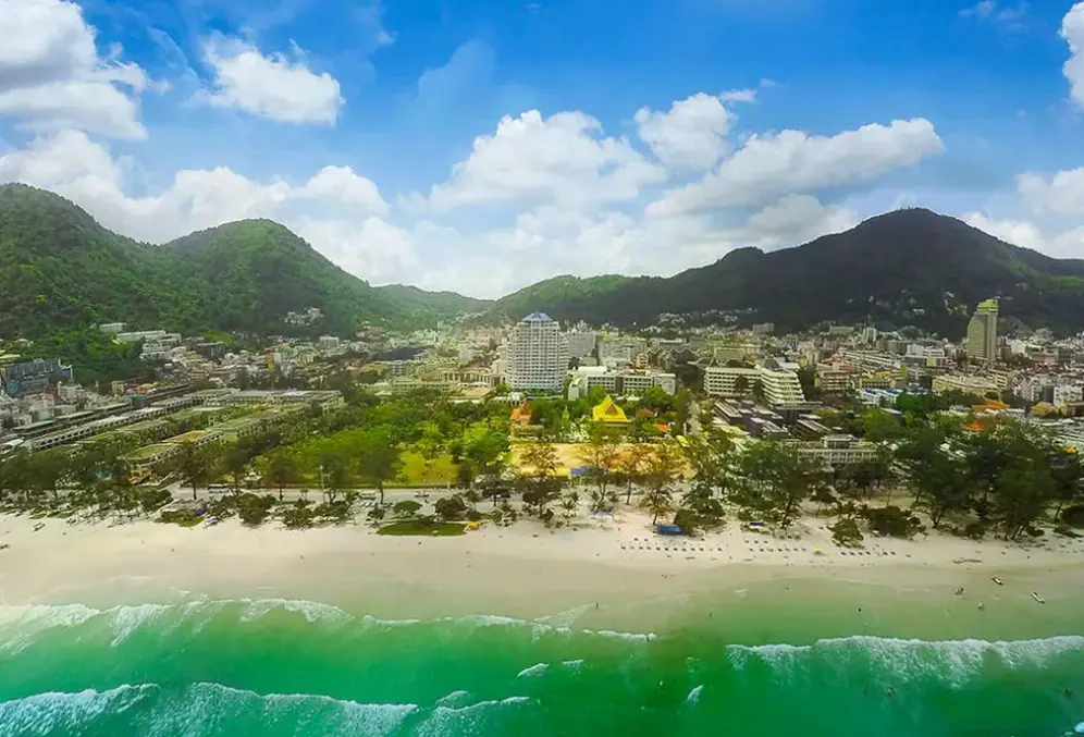 Plaża przy hotelu Andaman Beach Suites