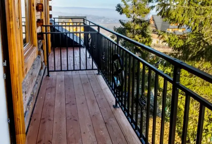 Widok z hotelu Apartamenty na Leśnej (ex. D.w. Basia)