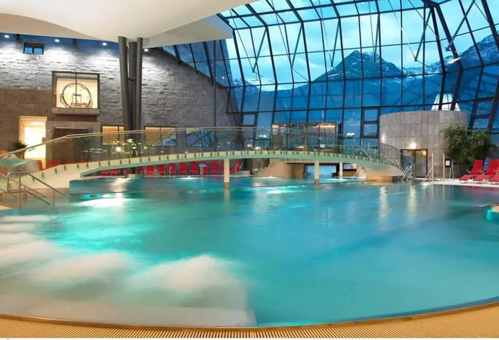 Basen w hotelu Aqua Dome