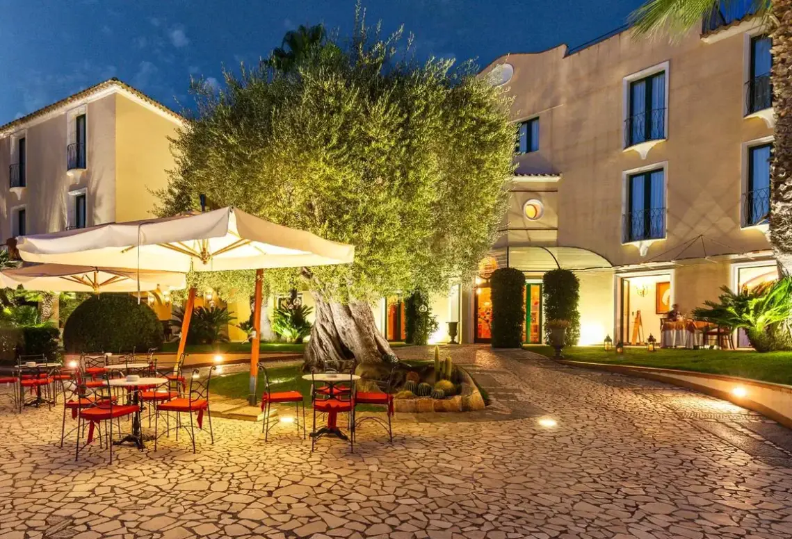 Restauracja i jedzenie w hotelu Arbatasar