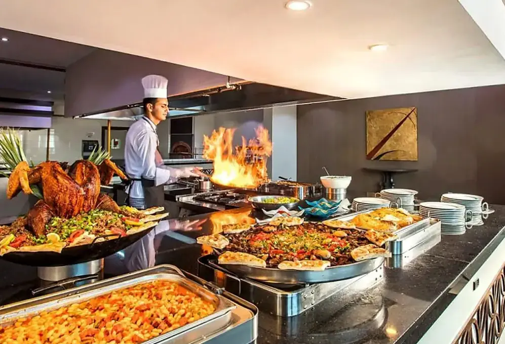 Restauracja i jedzenie w hotelu Aria Claros Beach and Spa Resort