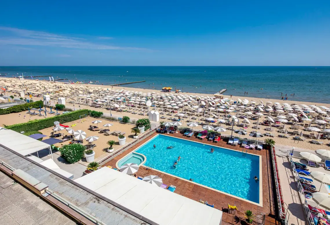 Basen w hotelu Astor (Lido di Jesolo)