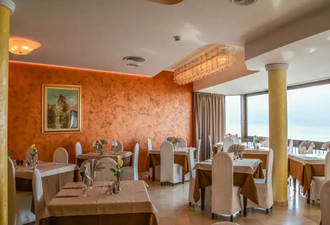 Restauracja i jedzenie w hotelu Astor (Limone)