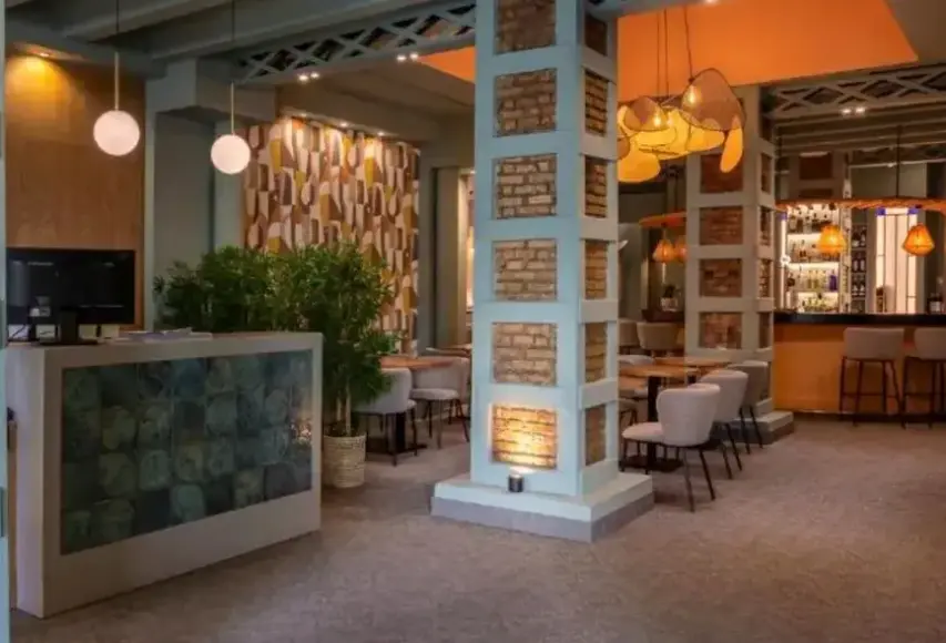 Restauracja i jedzenie w hotelu Atarazanas Malaga Boutique