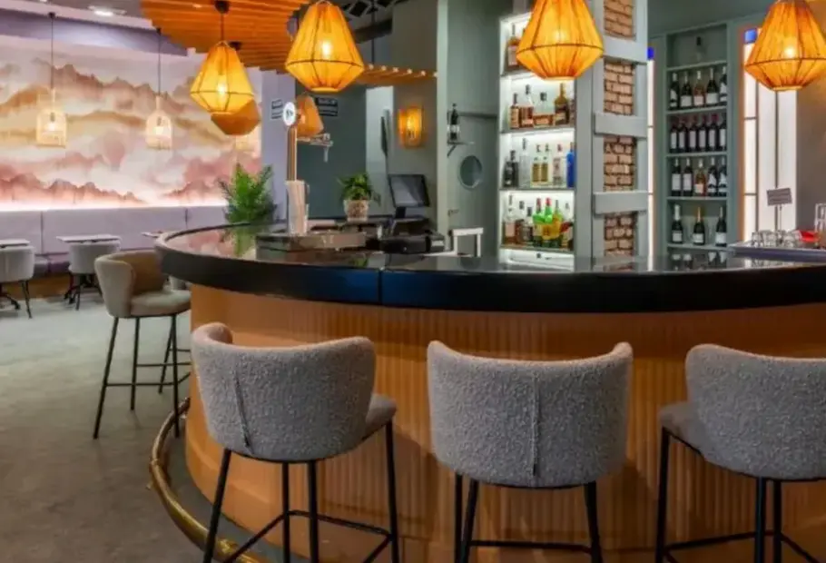 Restauracja i jedzenie w hotelu Atarazanas Malaga Boutique