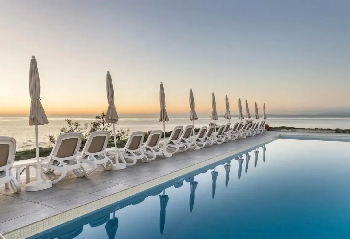 Basen w hotelu Atolon & Kaafu Beach Club