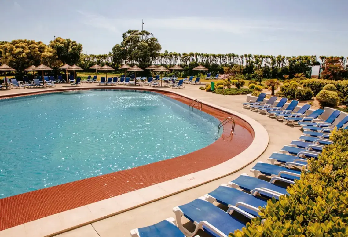 Basen w hotelu Axis Vermar Conference & Beach