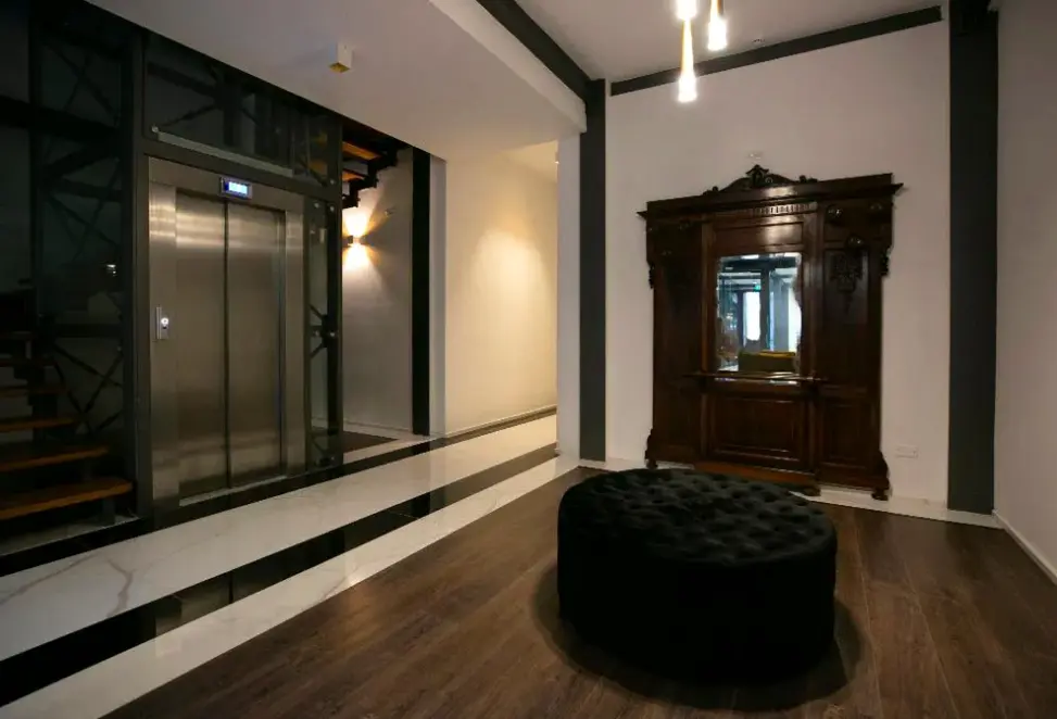 Lobby hotelu Azzoli Trapani - Apartments & Skypool