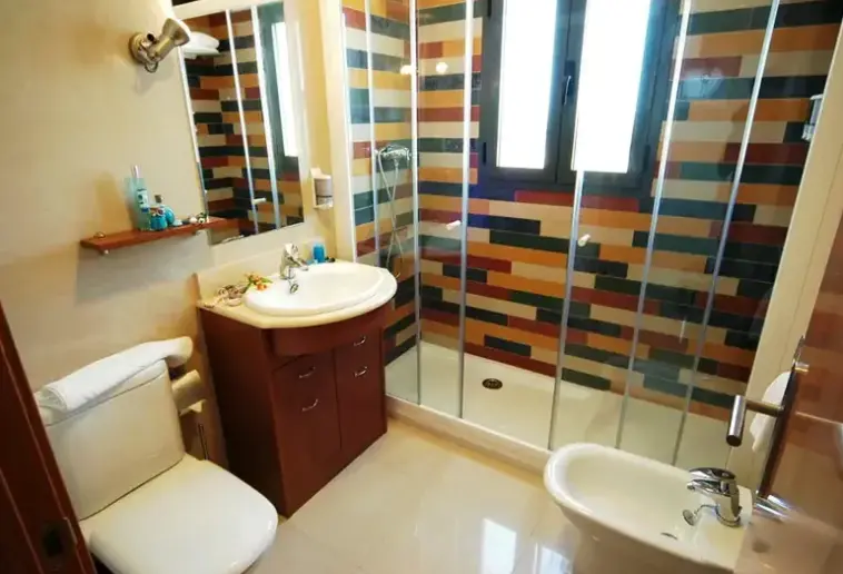 Łazienka w pokoju hotelu Bahia (San Pedro del Pinatar)