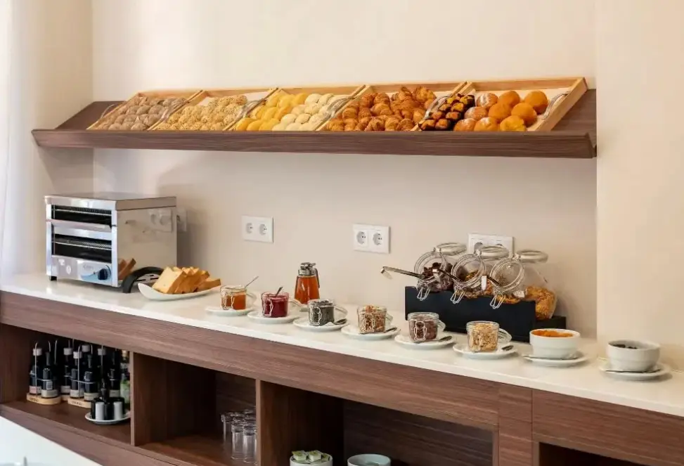 Restauracja i jedzenie w hotelu Belavista da Luz