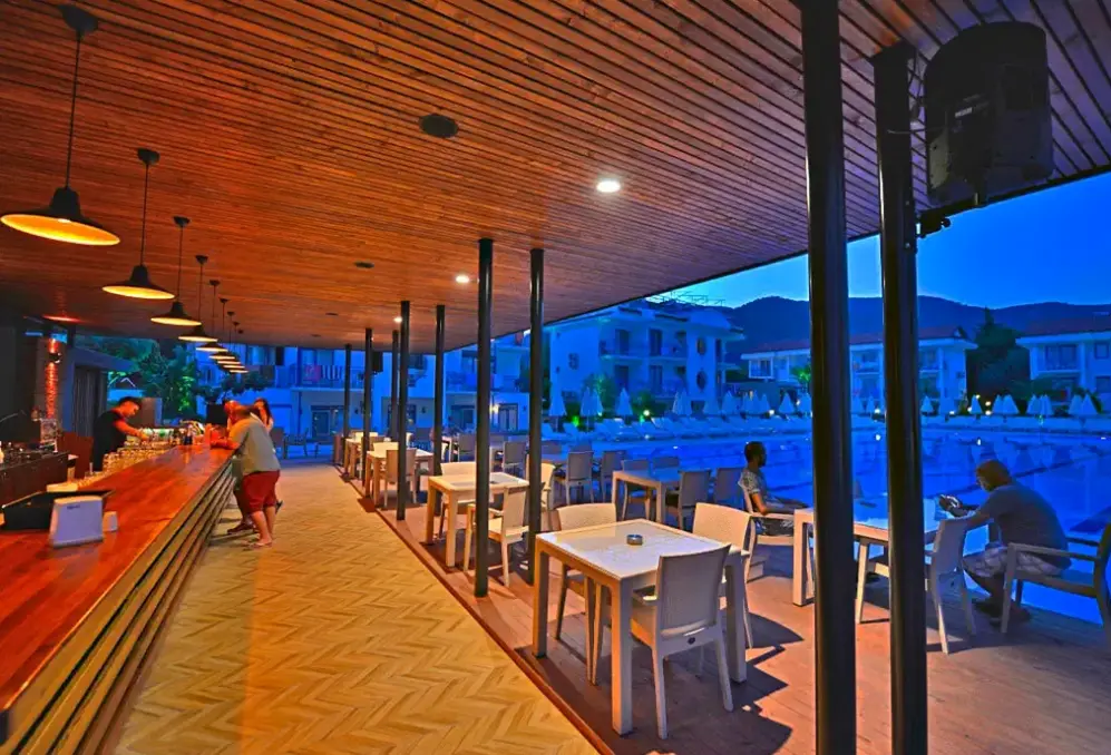 Basen w hotelu Belcekum Beach