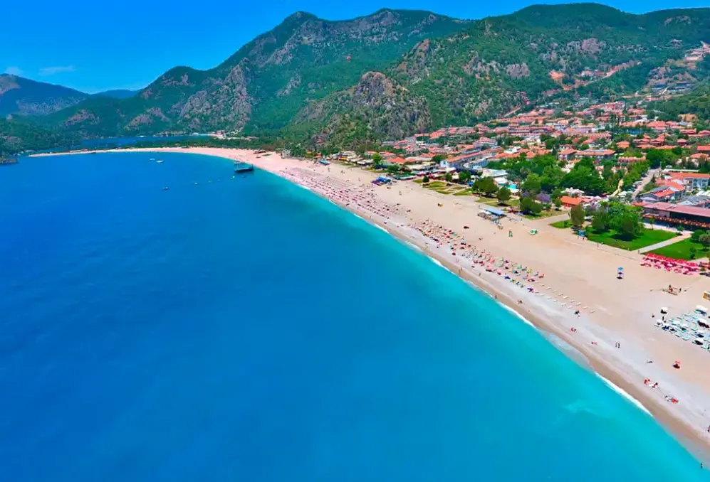 Plaża przy hotelu Belcekum Beach