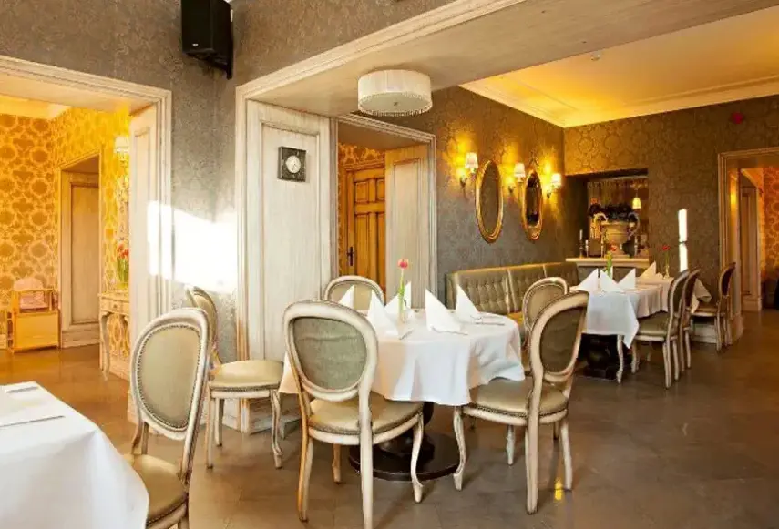 Restauracja i jedzenie w hotelu Berberys Park