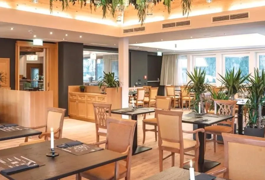 Restauracja i jedzenie w hotelu BergBaur - Das Crazy Farming