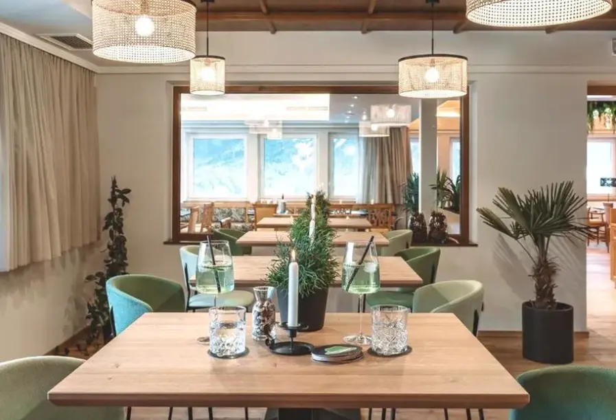 Restauracja i jedzenie w hotelu BergBaur - Das Crazy Farming