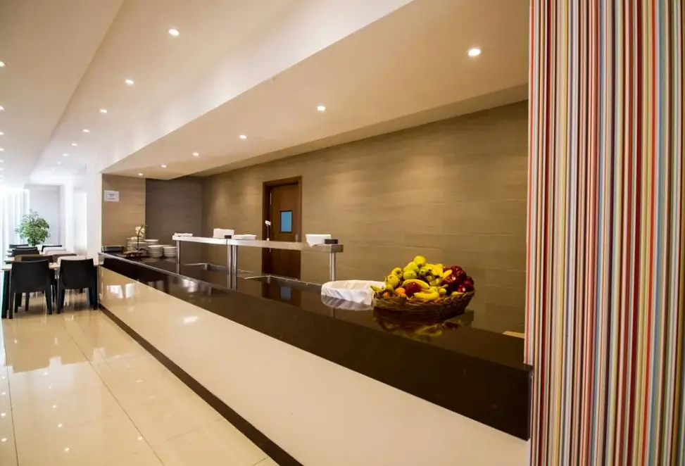 Restauracja i jedzenie w hotelu Blubay Apartments by ST Hotels