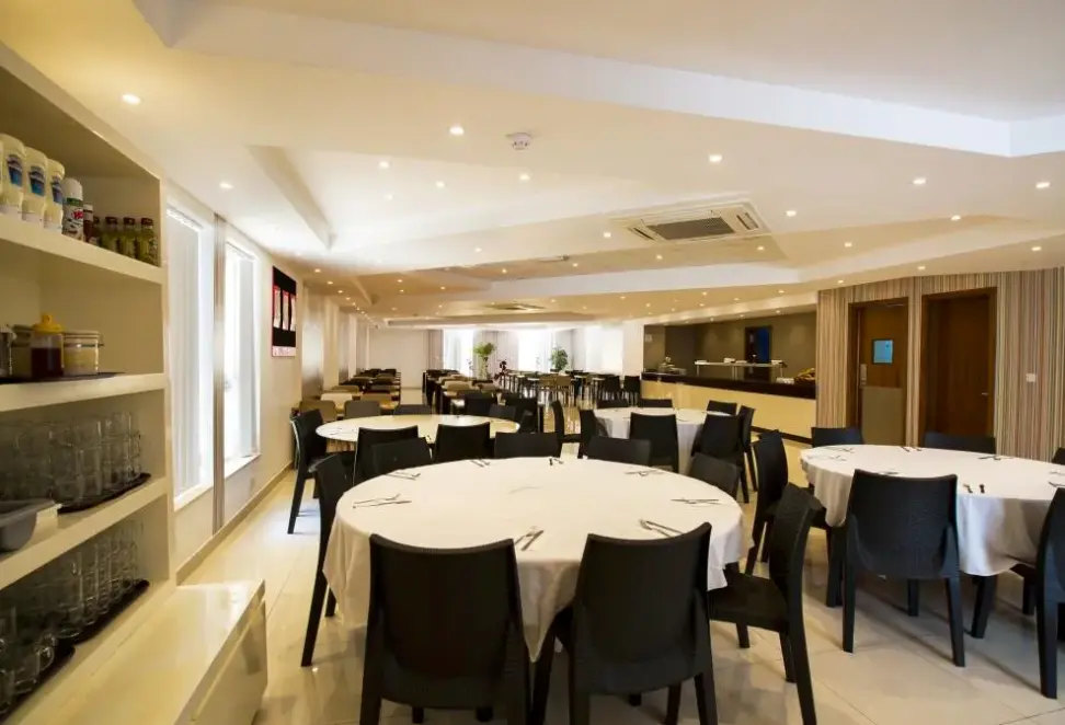 Restauracja i jedzenie w hotelu Blubay Apartments by ST Hotels