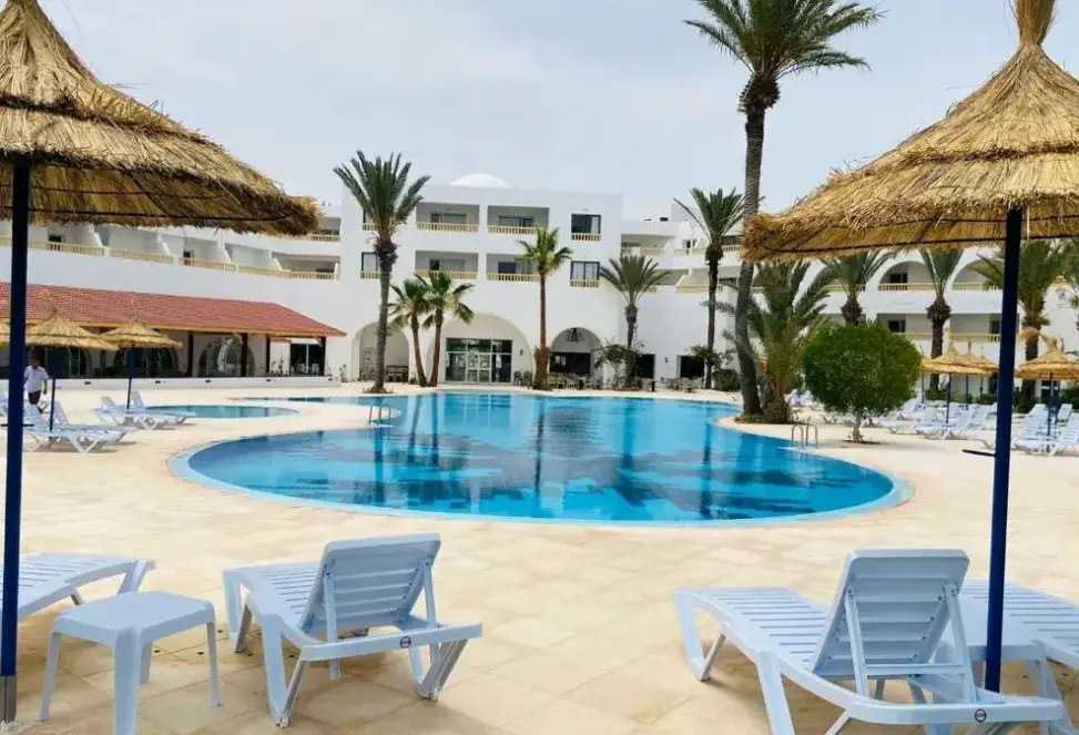 Basen w hotelu Blumar Resort & Spa (ex. Bahia Beach)
