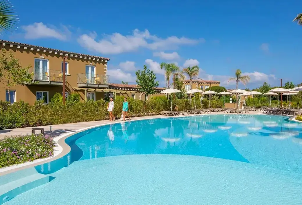 Hotel Bluserena Is Serenas Badesi Village