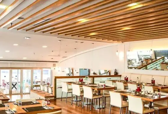 Restauracja i jedzenie w hotelu Byotell