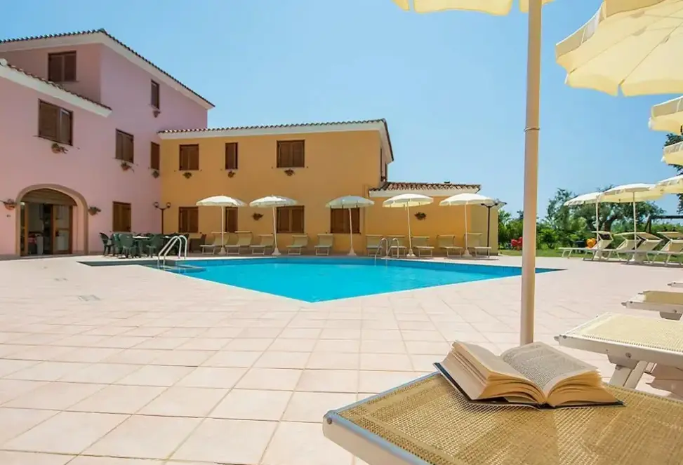 Basen w hotelu Cala Viola