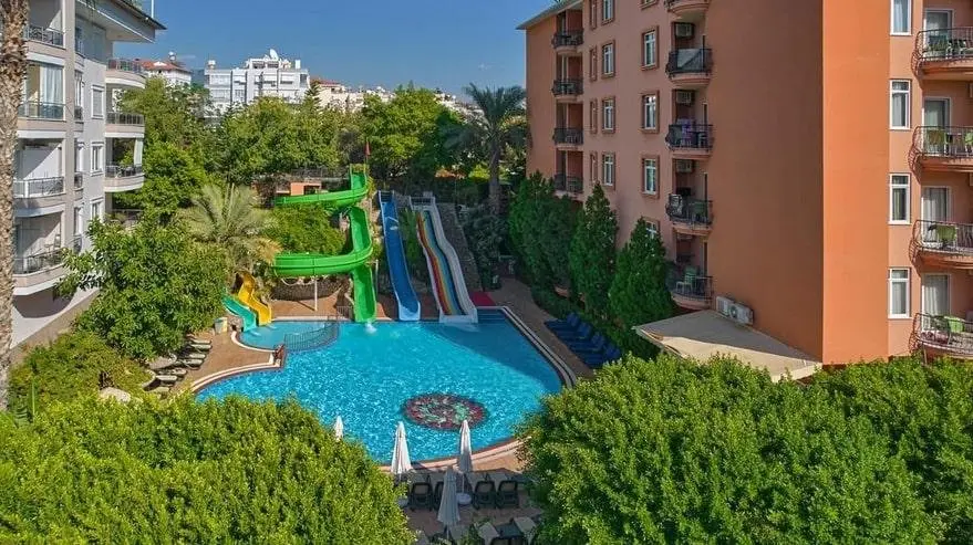 Basen w hotelu Calimera Sunpark