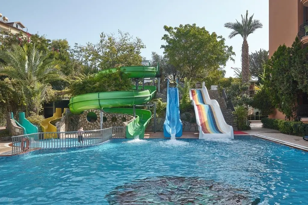 Basen w hotelu Calimera Sunpark