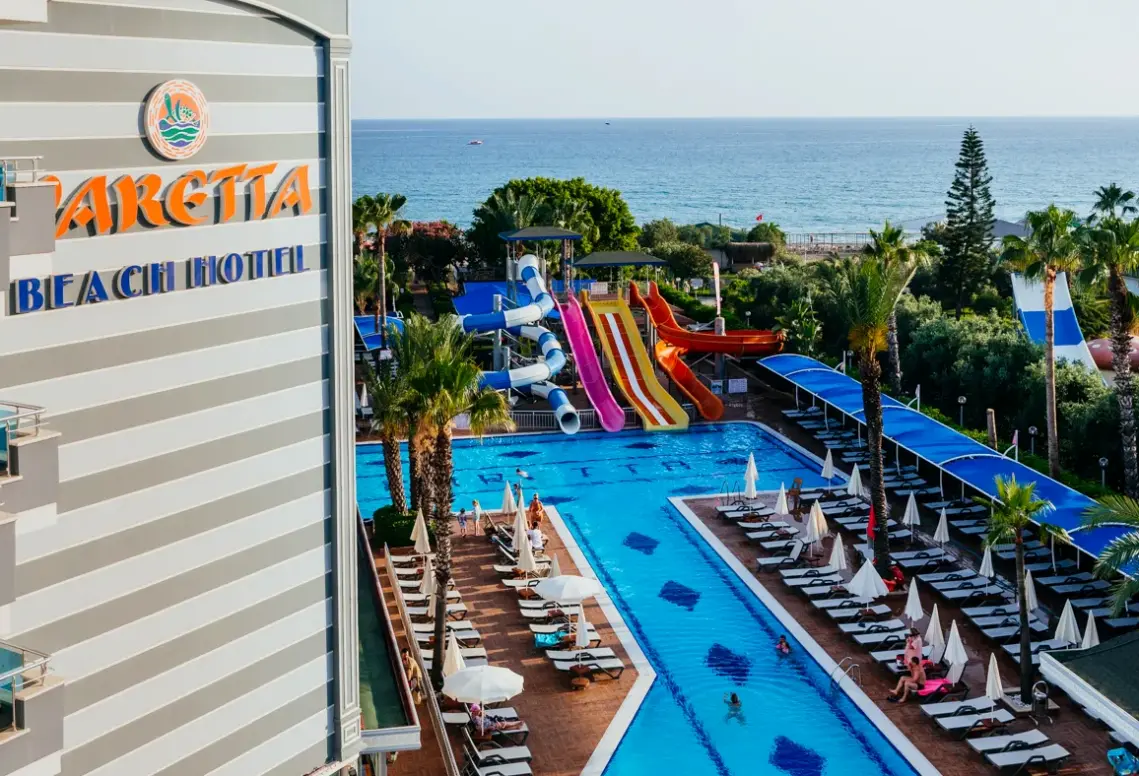 Basen w hotelu Caretta Beach (Payallar)