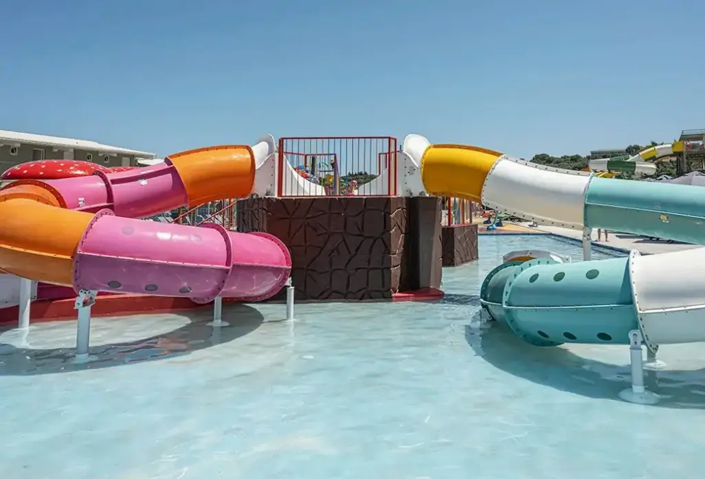 Basen w hotelu Caretta Paradise