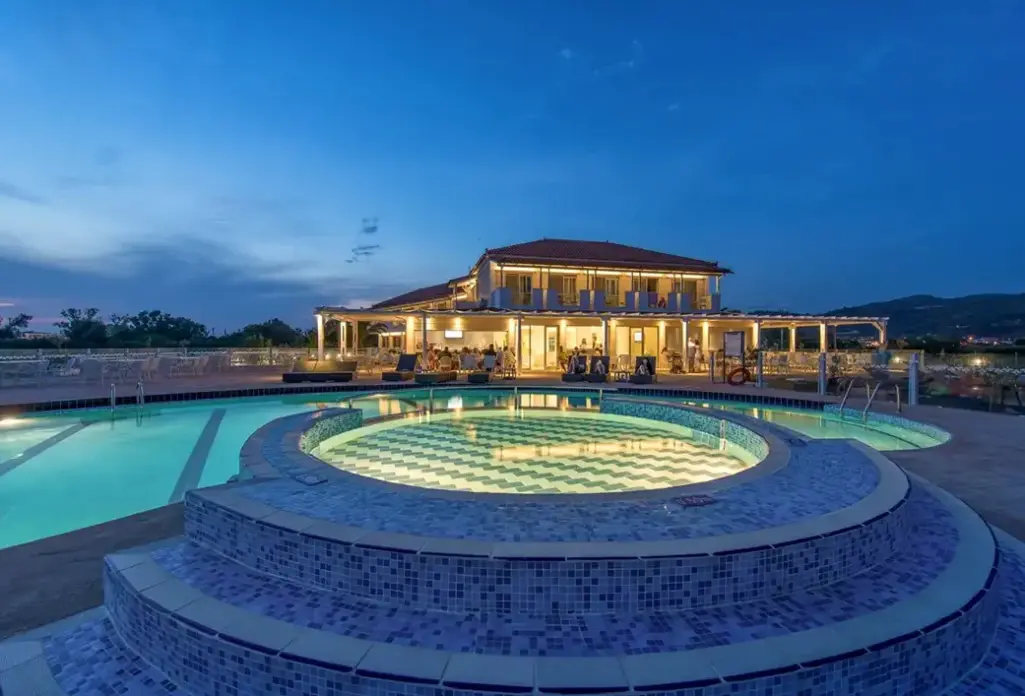 Basen w hotelu Caretta Sea View