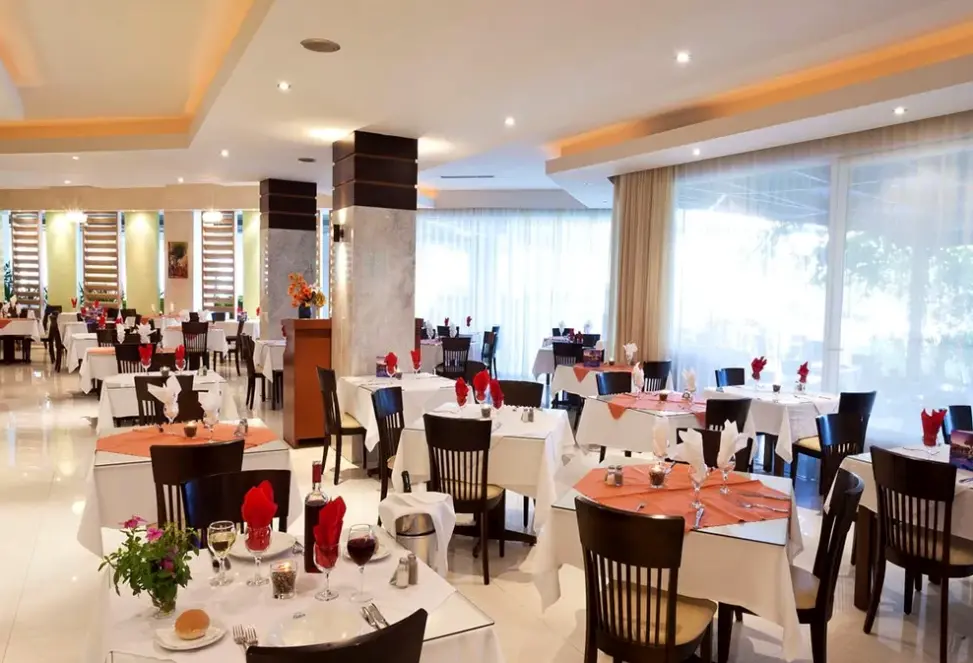 Restauracja i jedzenie w hotelu Cathrin (Faliraki)