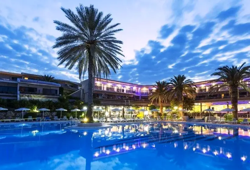 Basen w hotelu Cathrin (Faliraki)