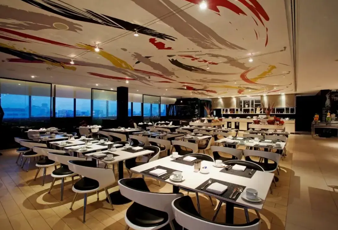 Restauracja i jedzenie w hotelu Centara Watergate Pavillion