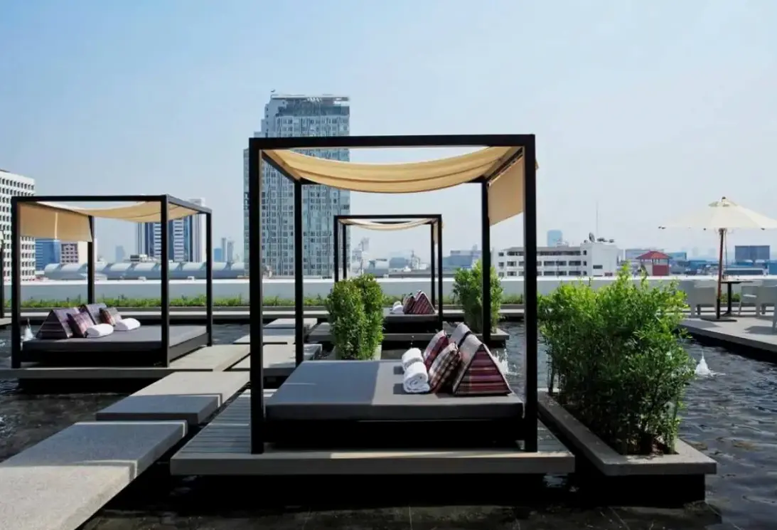 Basen w hotelu Centara Watergate Pavillion