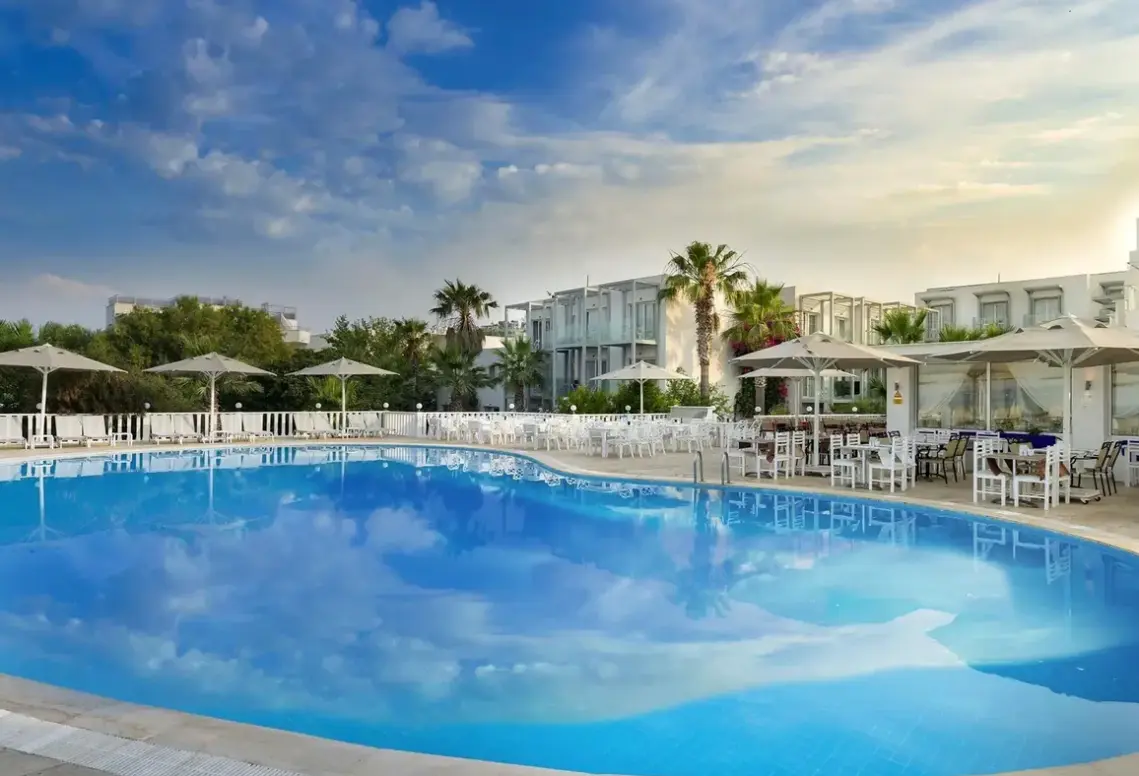 Basen w hotelu Charm Beach (ex Malama Beach)