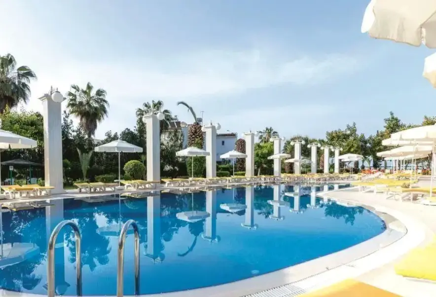 Basen w hotelu Club Aqua Plaza