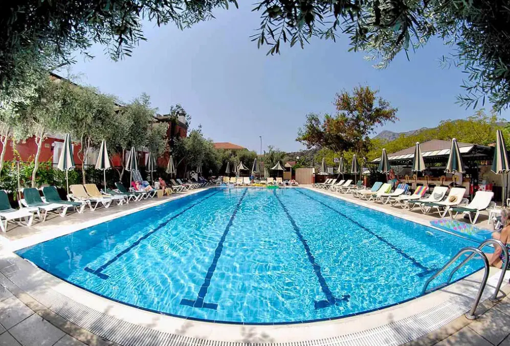 Basen w hotelu Club Belcekiz Beach