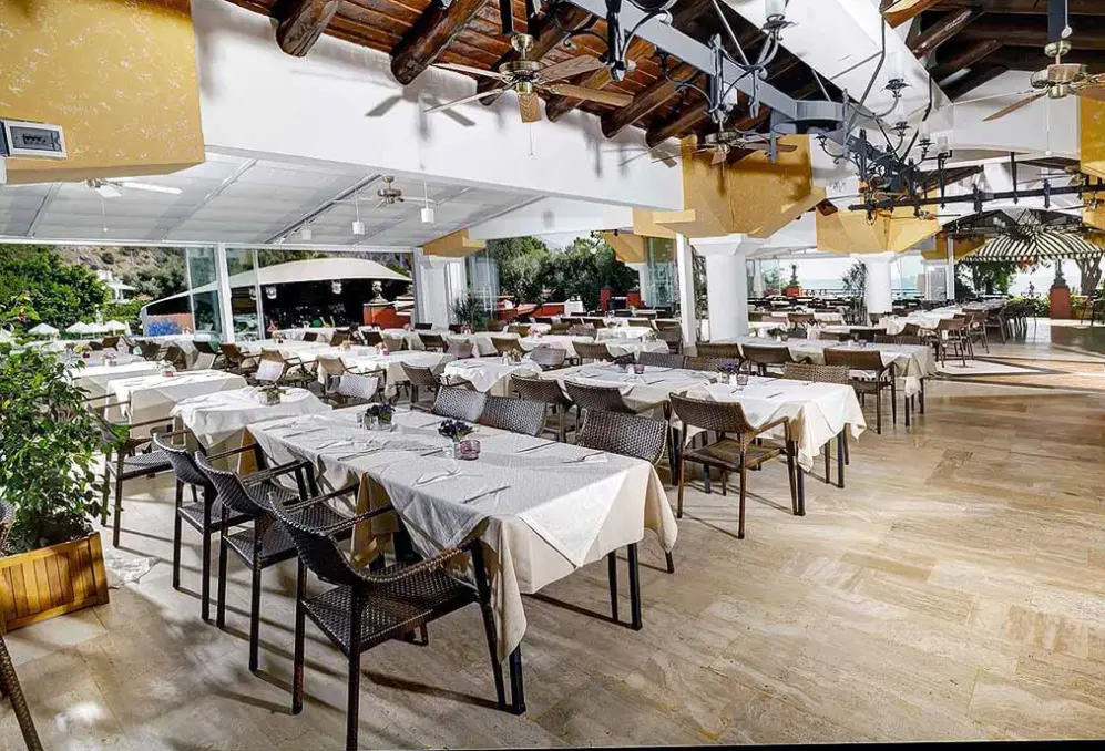Restauracja i jedzenie w hotelu Club Belcekiz Beach