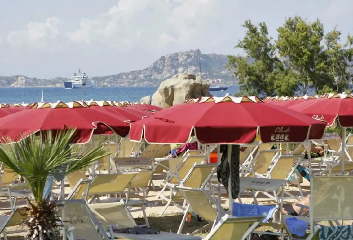 Plaża przy hotelu Club Esse Residence Capo d' Orso