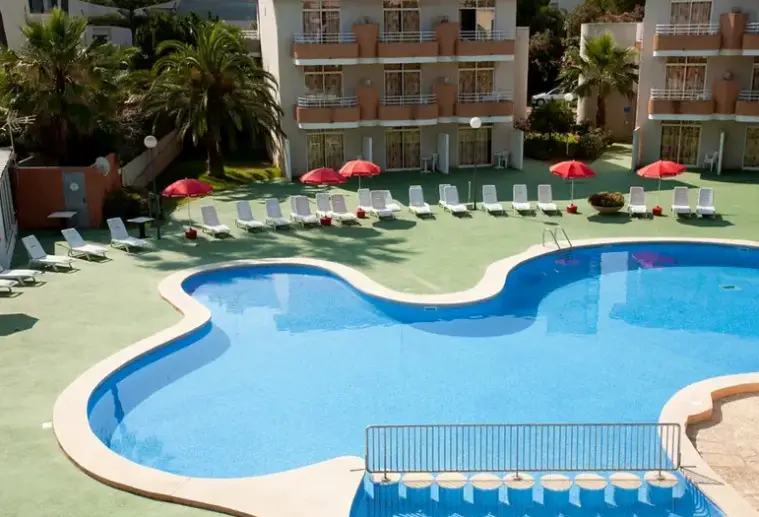 Basen w hotelu Club Sa Coma Apartamentos