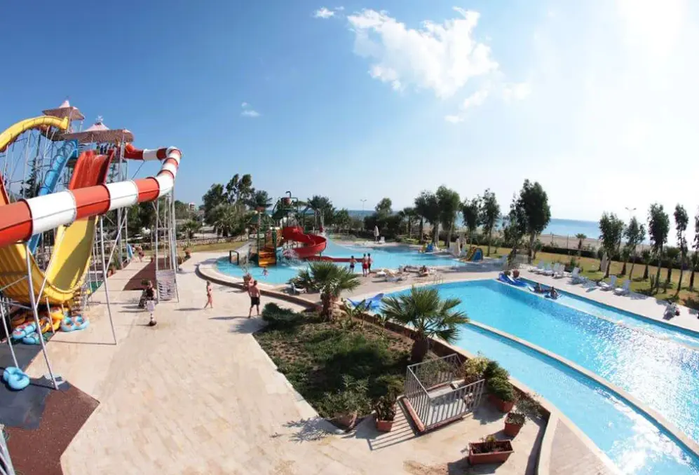 Basen w hotelu Club Yali Hotels & Resort