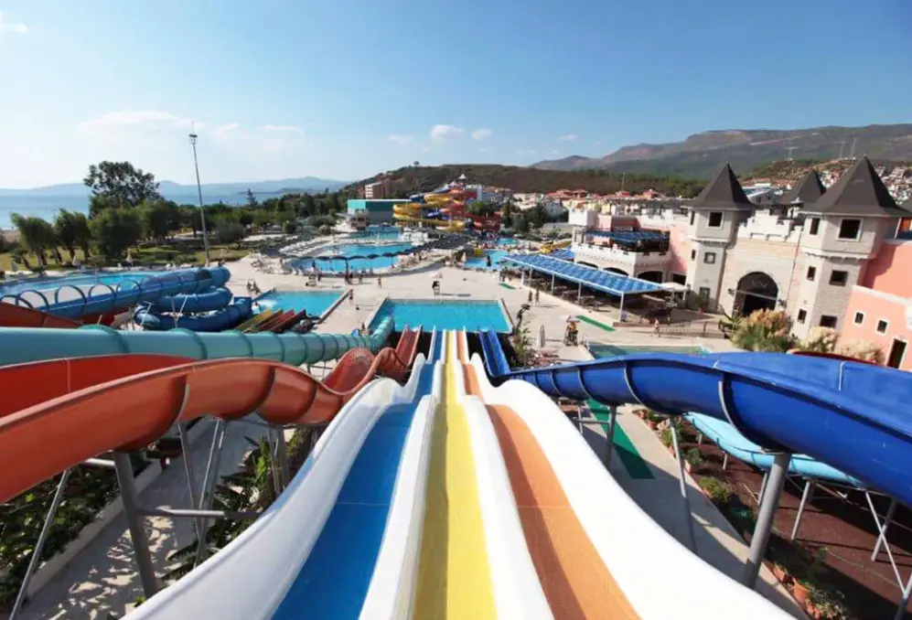 Basen w hotelu Club Yali Hotels & Resort
