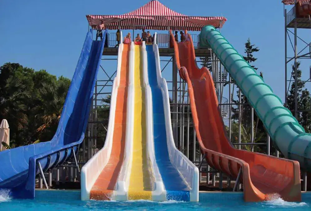 Basen w hotelu Club Yali Hotels & Resort