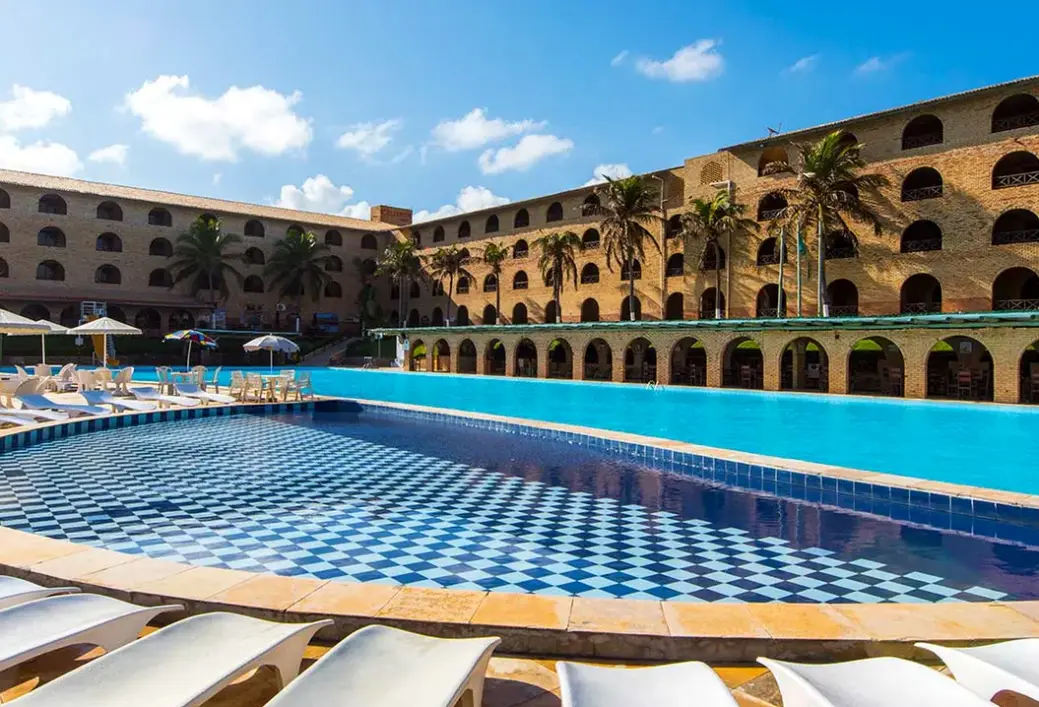 Basen w hotelu Coliseum Beach