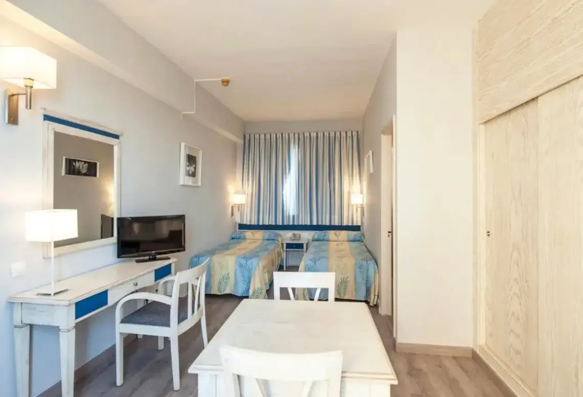 Pokój w hotelu Colon Playa Apartamentos