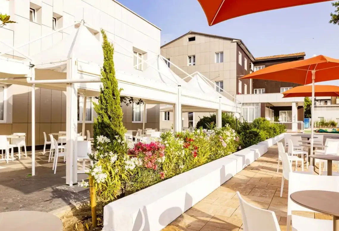 Restauracja i jedzenie w hotelu Color Perla Village