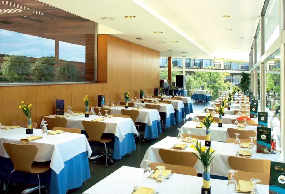 Restauracja i jedzenie w hotelu Comtat Sant Jordi