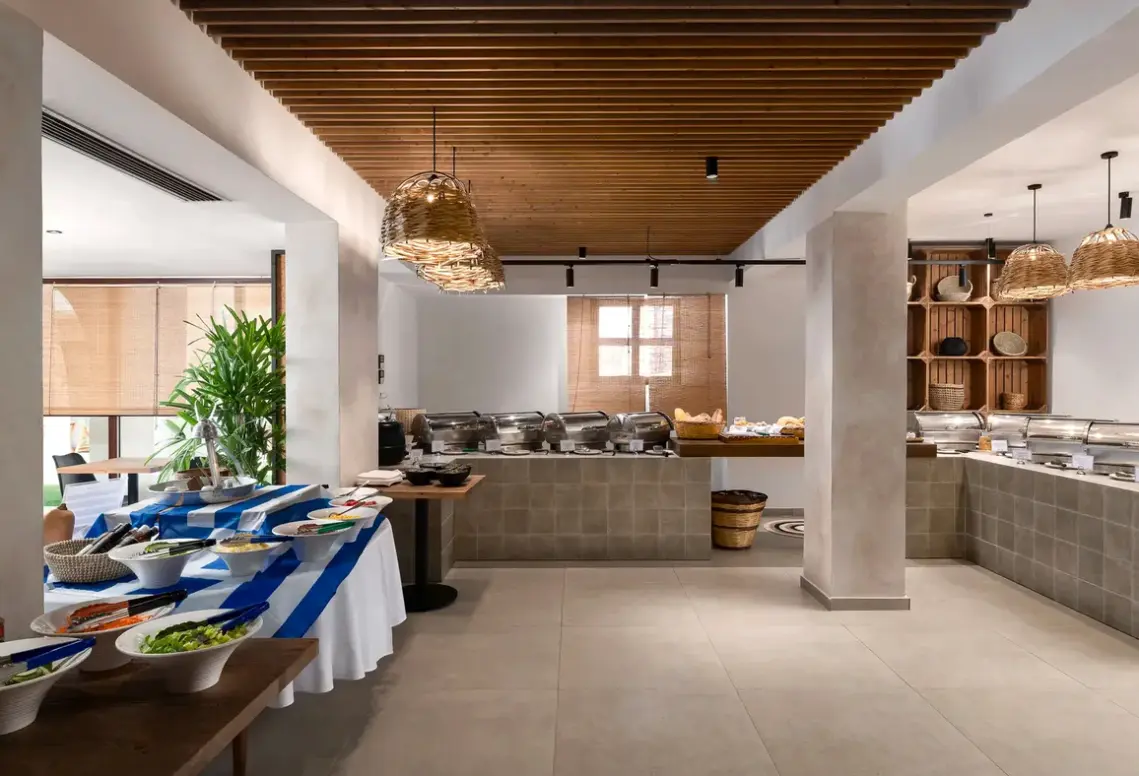Restauracja i jedzenie w hotelu Costa Lindia Blue Star