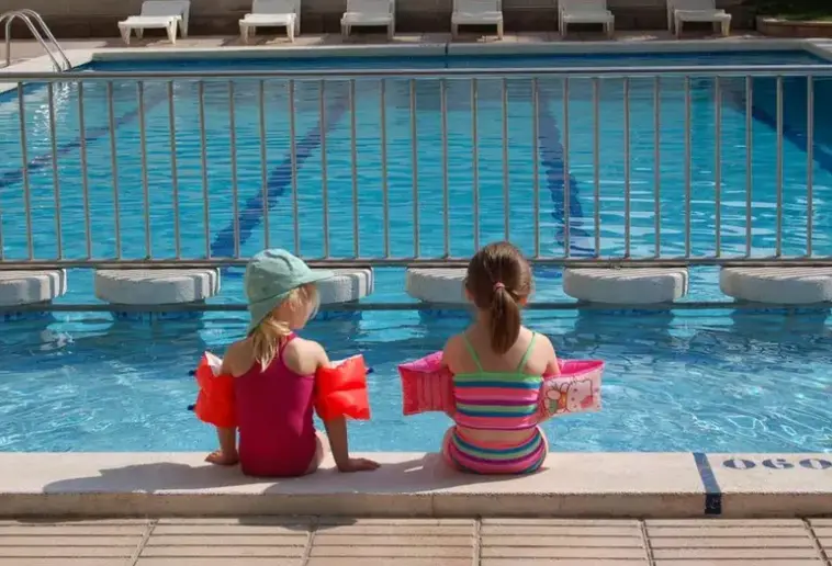 Basen w hotelu Cye Salou Apartaments