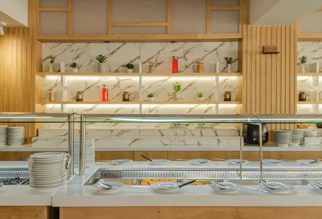 Restauracja i jedzenie w hotelu Dafni Plus